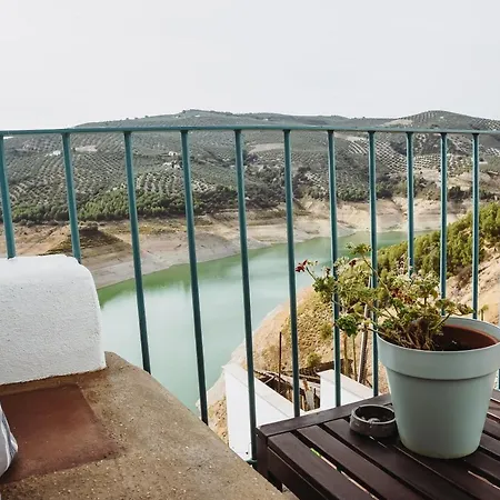Lake Room Iznajar 홈스테이 *